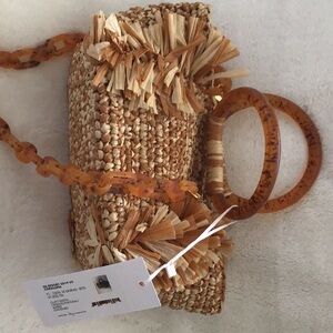 Chic Woven Straw Bag with Tortoise Shell Handles